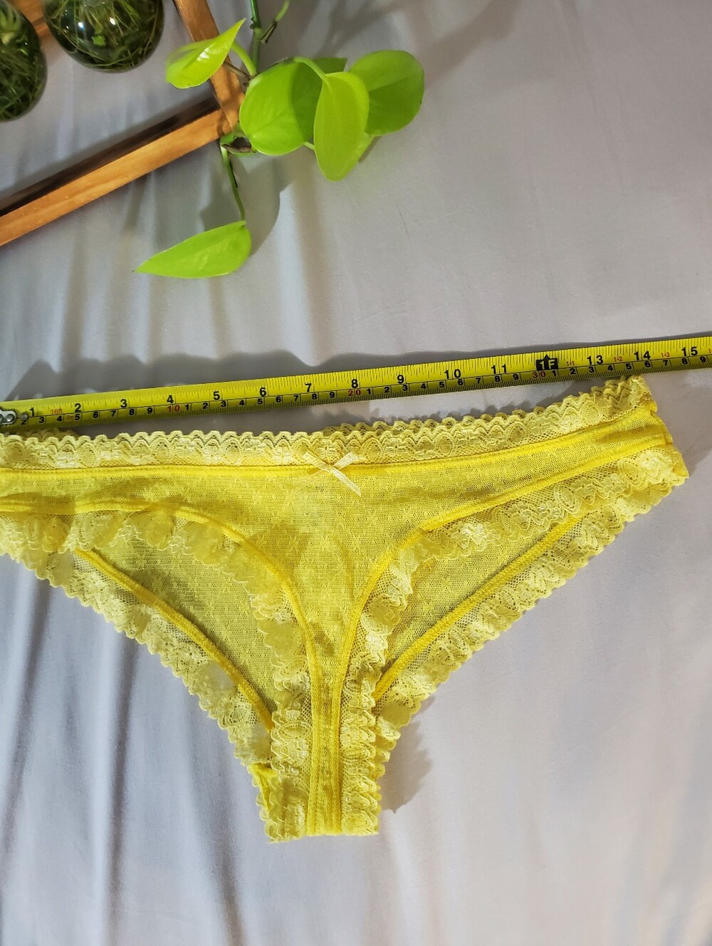 Rare LA SENZA Yellow Lace Cheeky Panty - Picture 5 of 11
